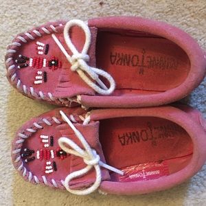 Minnetonka moccasins pink toddler size 7